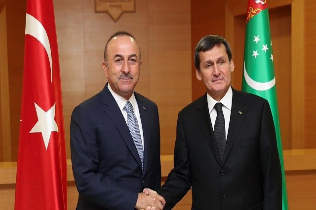 Turkish Foreign Minister Mevlud Çavuşoğlu and Turkmenistan's Foreign Minister Rashid Meredov