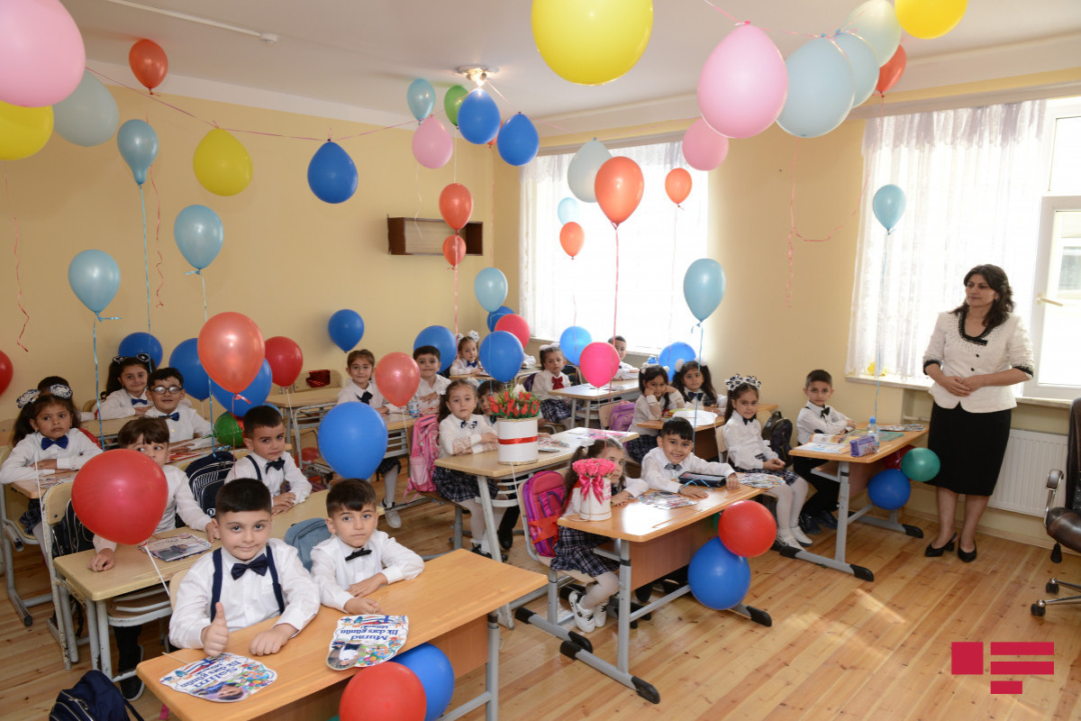 Azerbaijani President awards a group of education workers "Taraqqi" medal