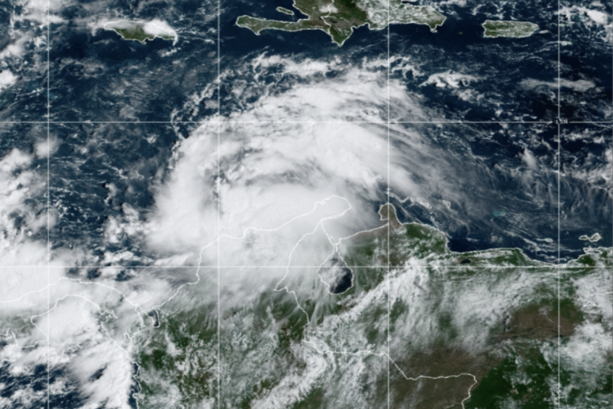 Julia becomes hurricane, advances toward eastern coast of Central America