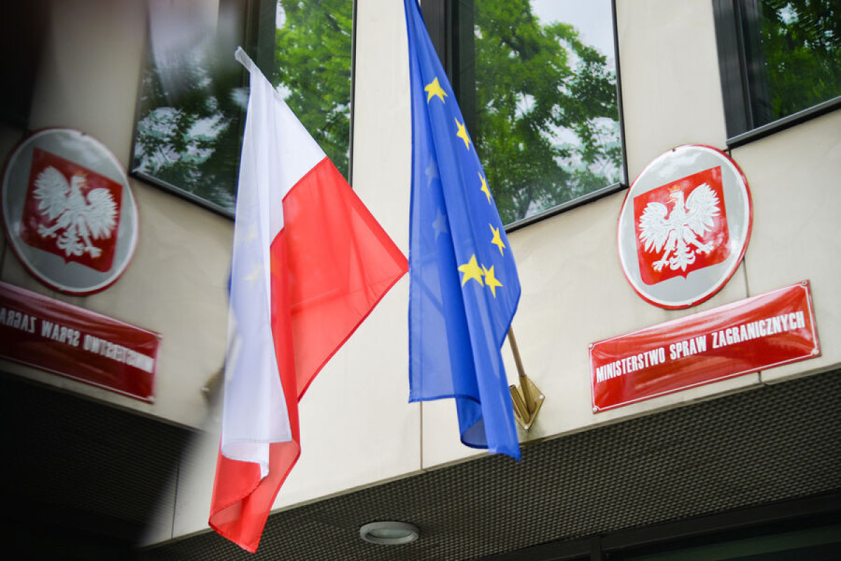 Poland advises its citizens to leave Belarus