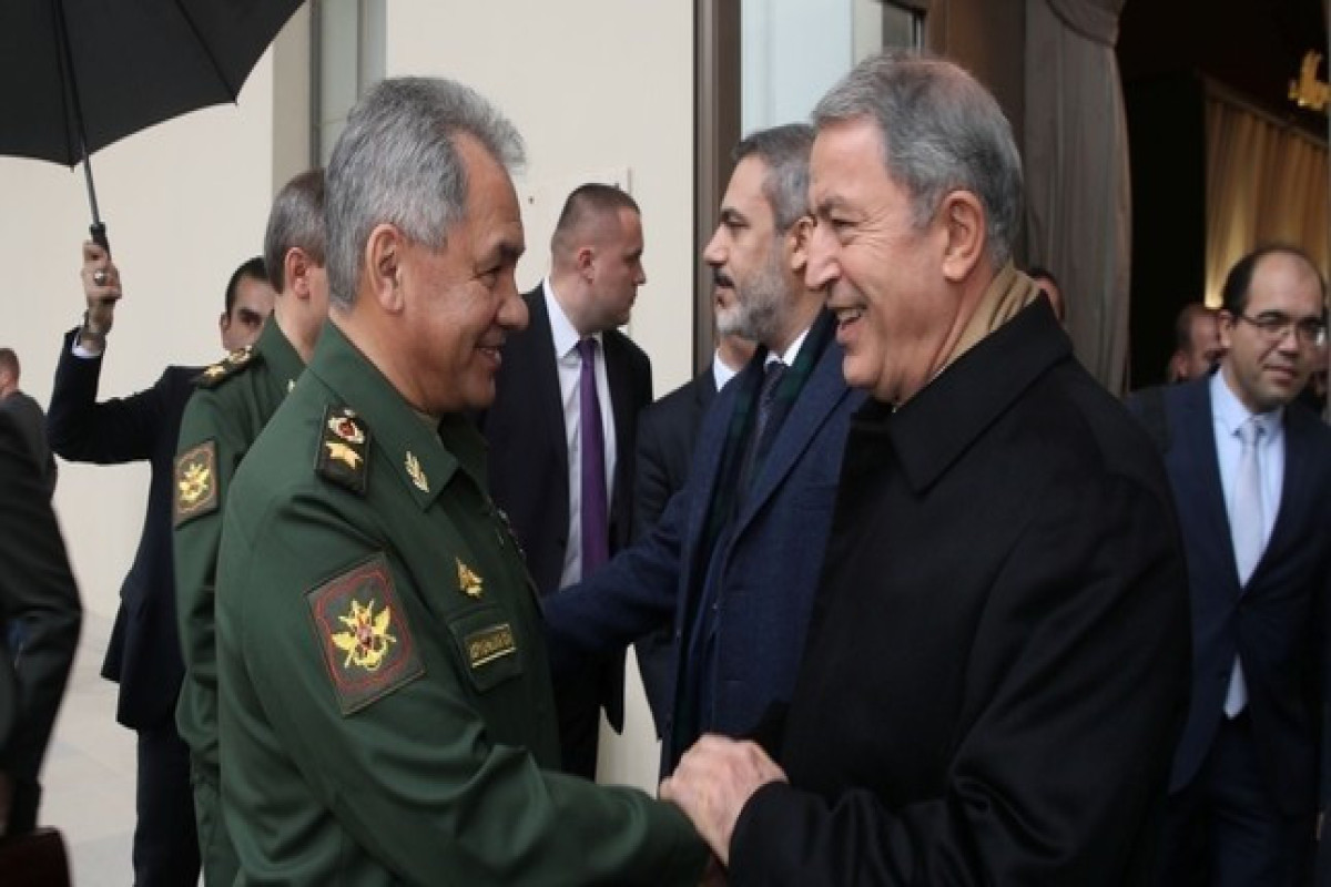 Turkish, Russian DefMins discuss regional developments