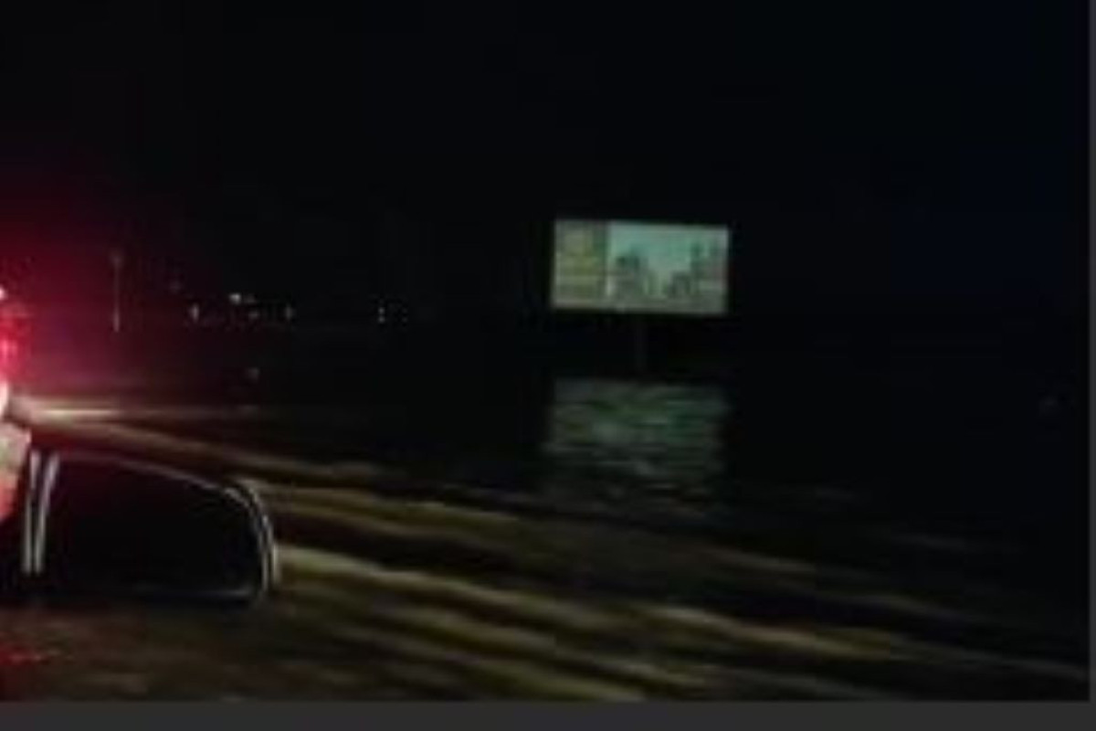 Incident occurred in main water pipeline, Baku-Kazakh road was flooded