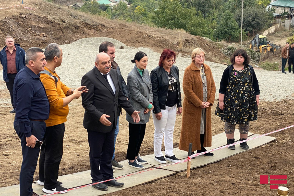 Foreign NGO representatives and experts viewed mass burial in Edilli-PHOTO 