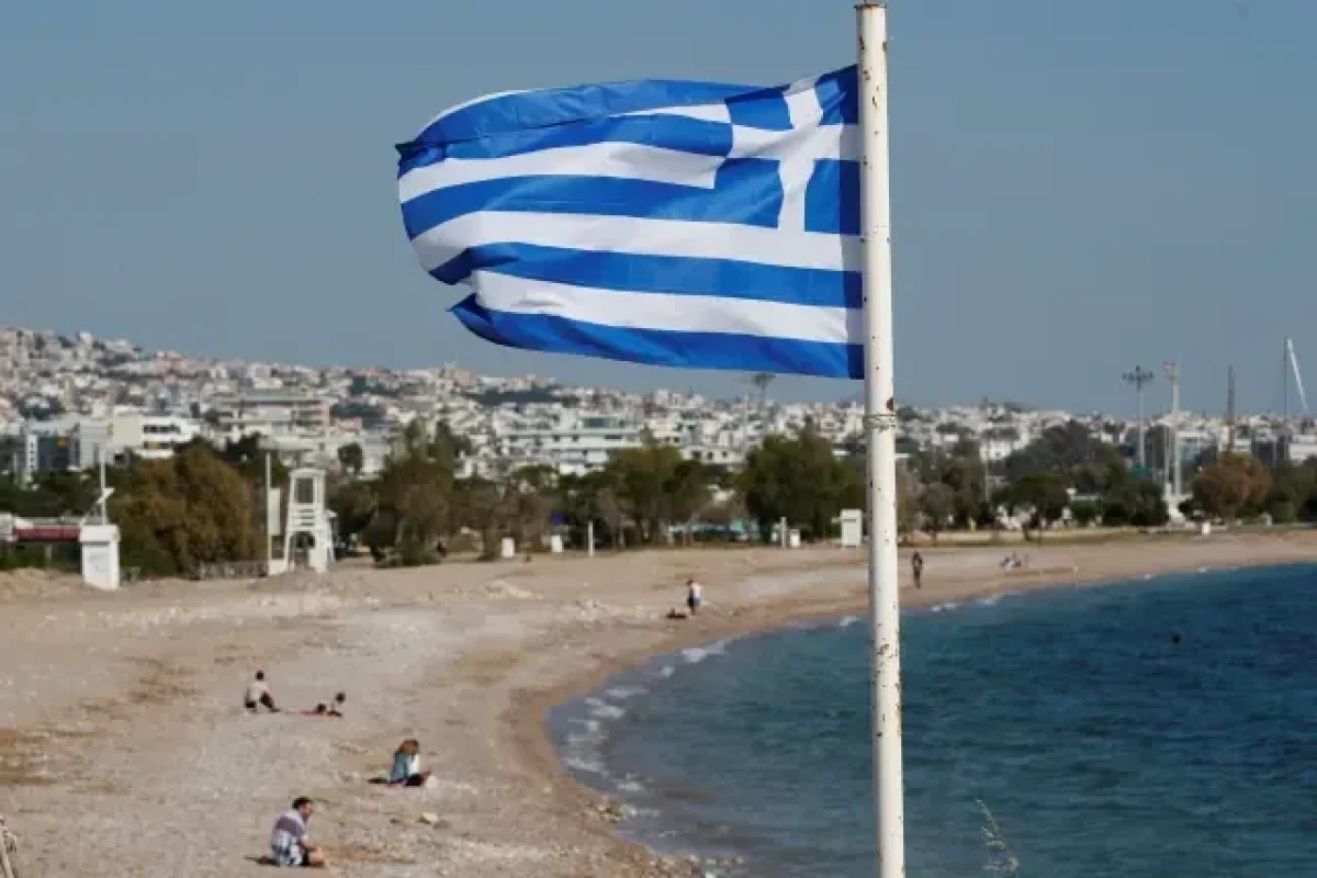 Greek police find dozens of naked migrants at border with Turkiye