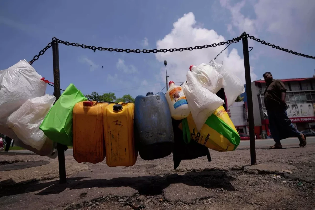 Sri Lanka passes law allowing foreign firms in domestic oil retailing business