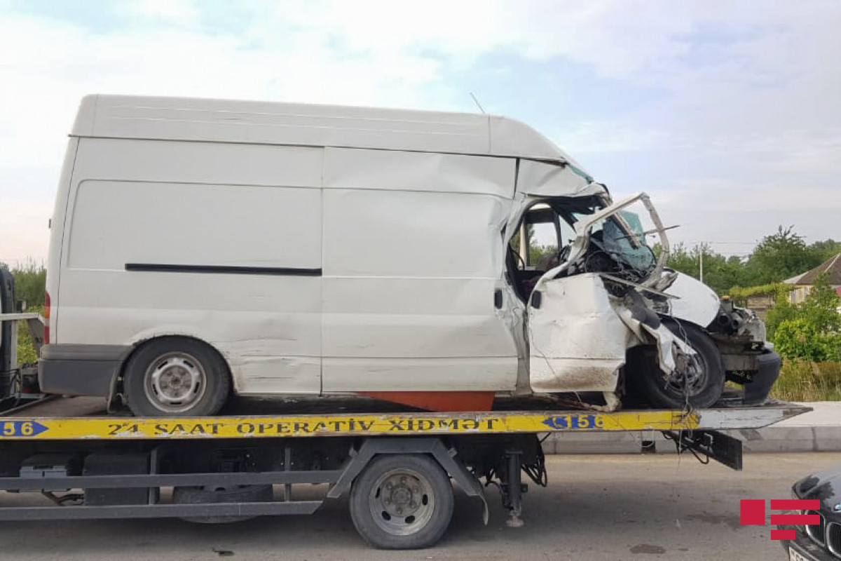 A minibus overturned in Azerbaijan's Siyazan district leaving 10 people