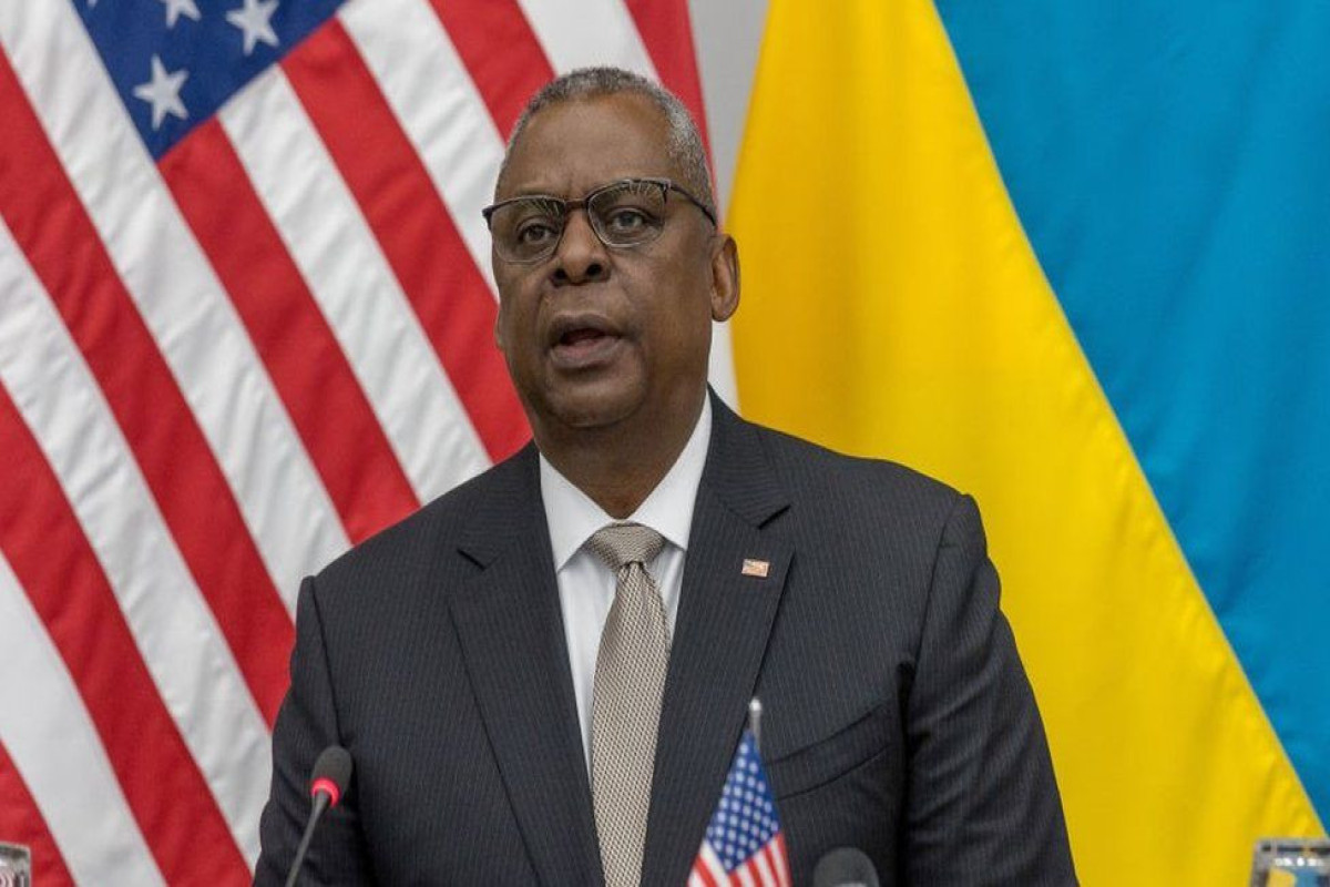 US and Russian defence ministers discuss Ukraine in rare talks