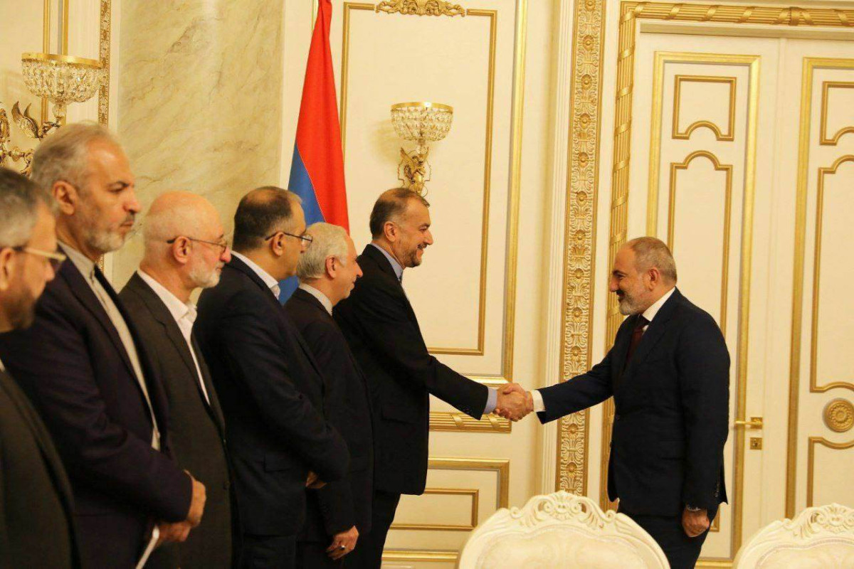 Iranian FM meets Armenian PM in Yerevan