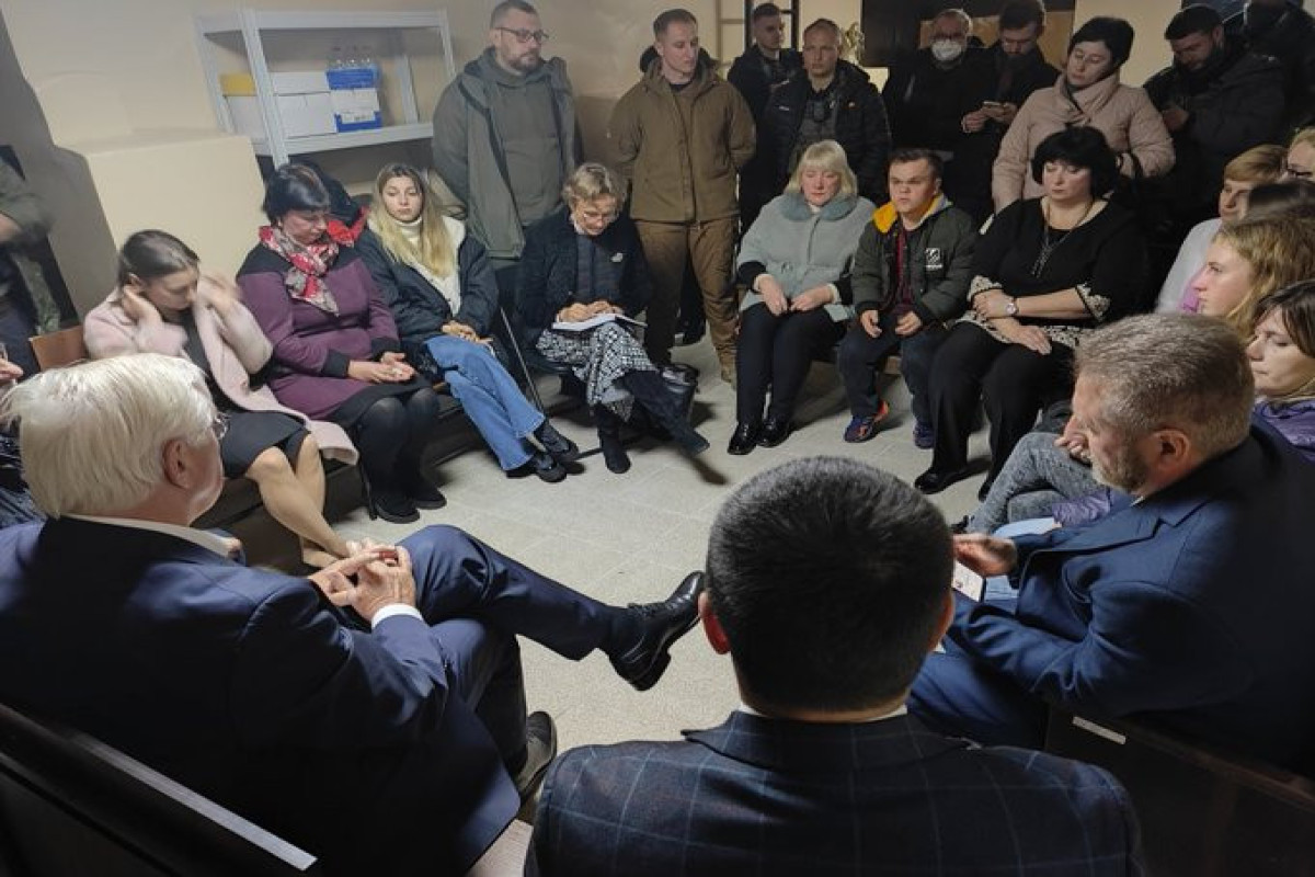 German President joins civilians in a bomb shelter