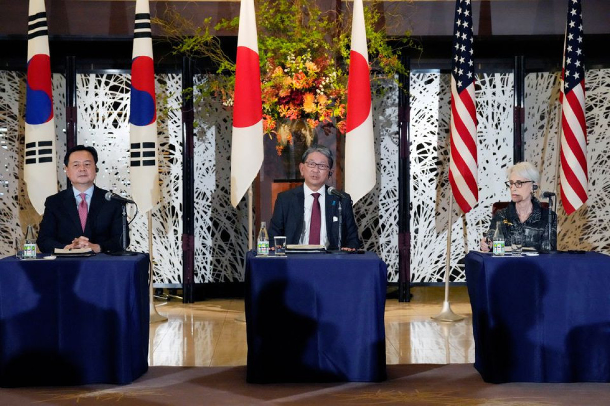 Japanese Vice Minister for Foreign Affairs Takeo Mori, US Deputy Secretary of State Wendy Sherman and South Korea's First Vice-Minister of Foreign Affairs Cho Hyundong,