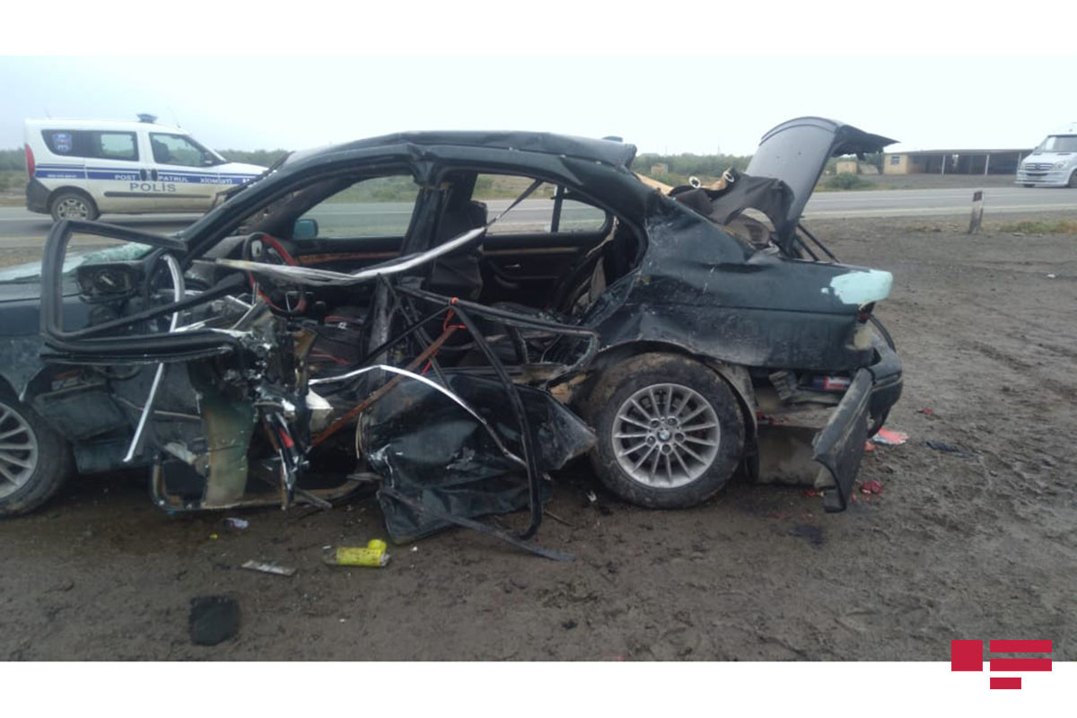 Severe traffic accident kills 2, injures 13 in Azerbaijan