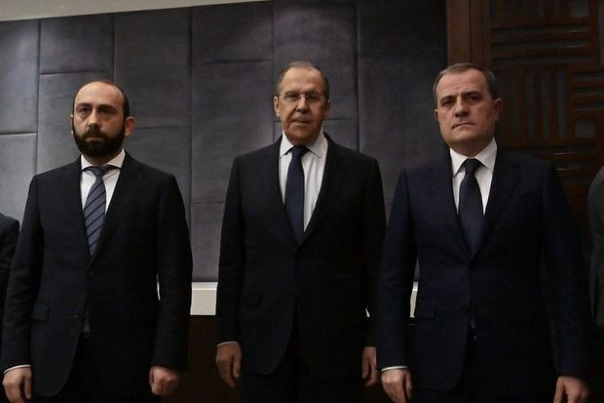 Azerbaijani, Russian and Armenian FMs hold meeting in Sochi
