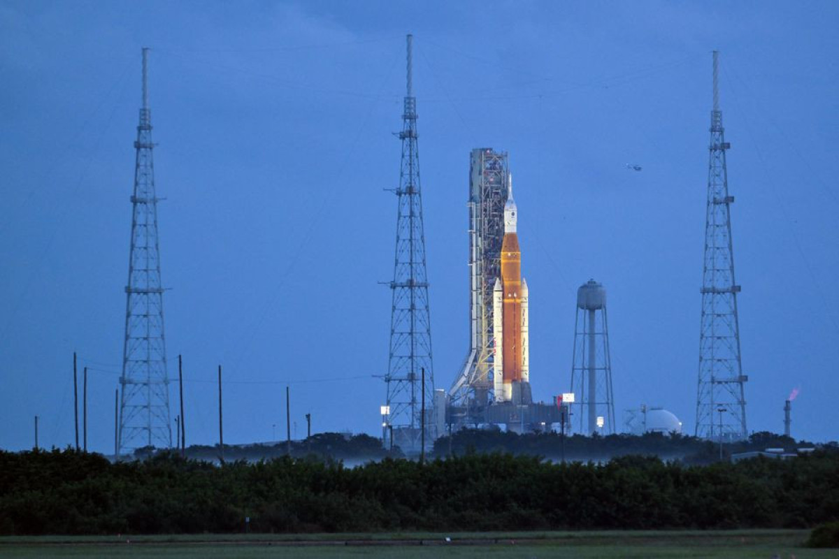 NASA's next-generation Artemis moon rocket tanks up for debut launch