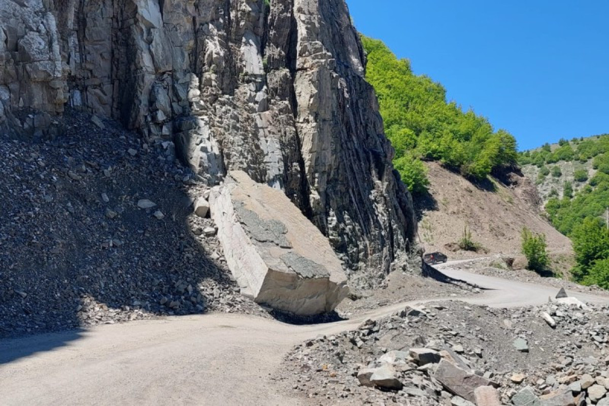 Avalanche occurs in Azerbaijan's Dashkesen, closes road to three villages