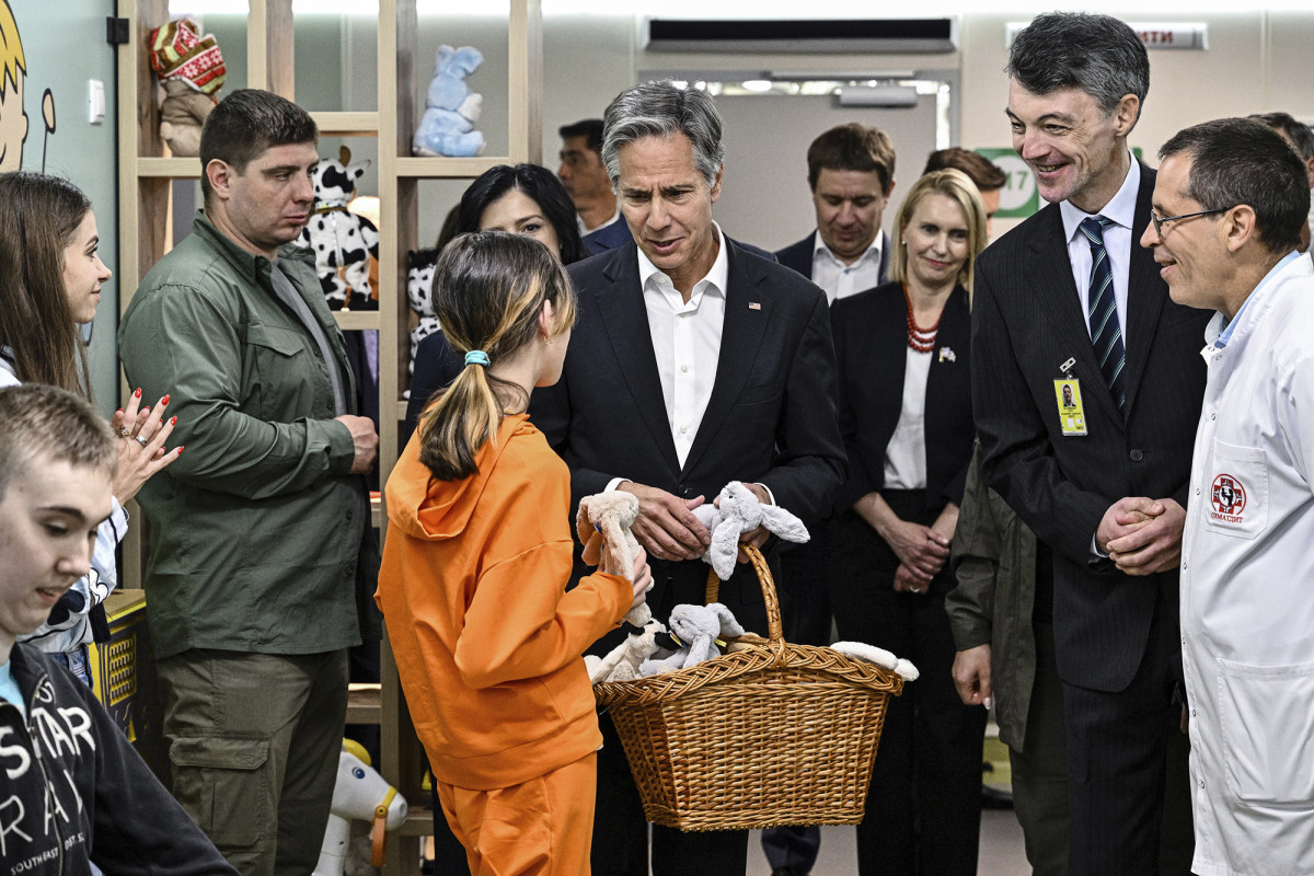 US Secretary of State Antony Blinken visits children’s hospital in Kyiv