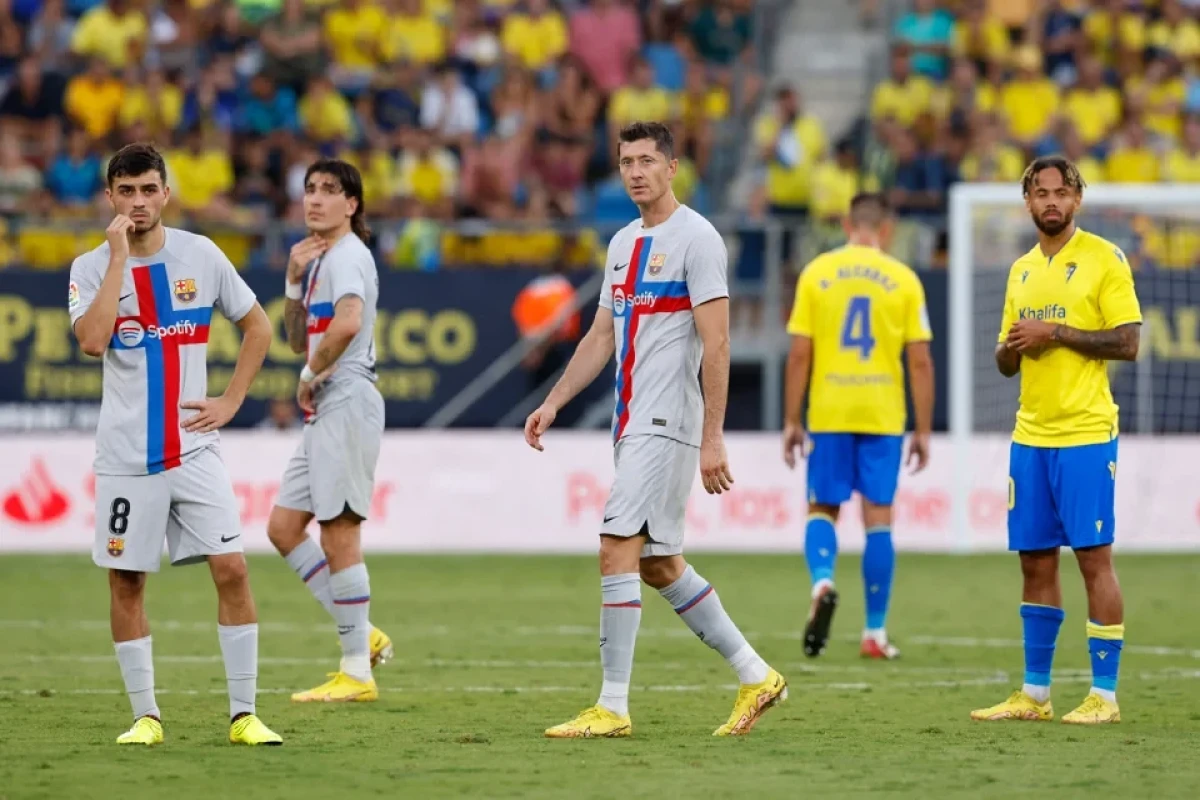 Cadiz vs Barcelona stopped due to medical emergency in crowd