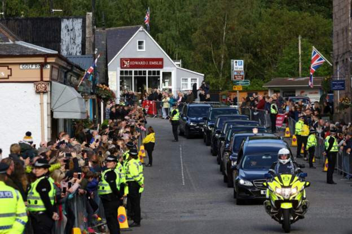 Queen Elizabeth's coffin arrives in Edinburgh as mourners line streets-PHOTO -VIDEO -UPDATED 