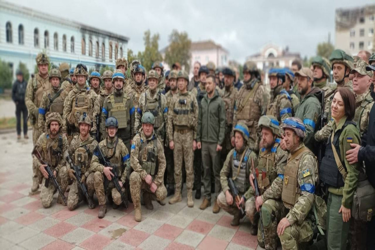 Zelenskyy made a visit to the recently liberated town of Izium in Kharkiv region-PHOTO 