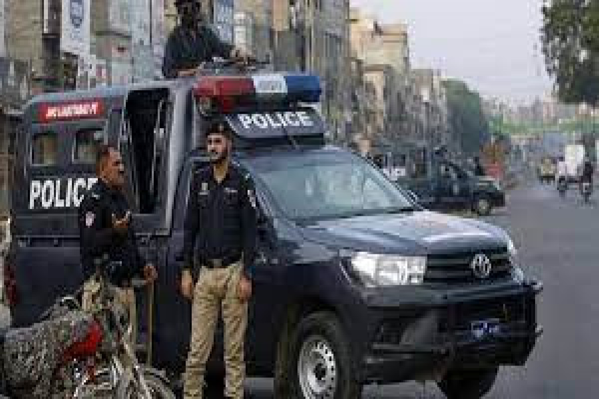 3 killed, 4 injured as vehicle overturns in southwest Pakistan
