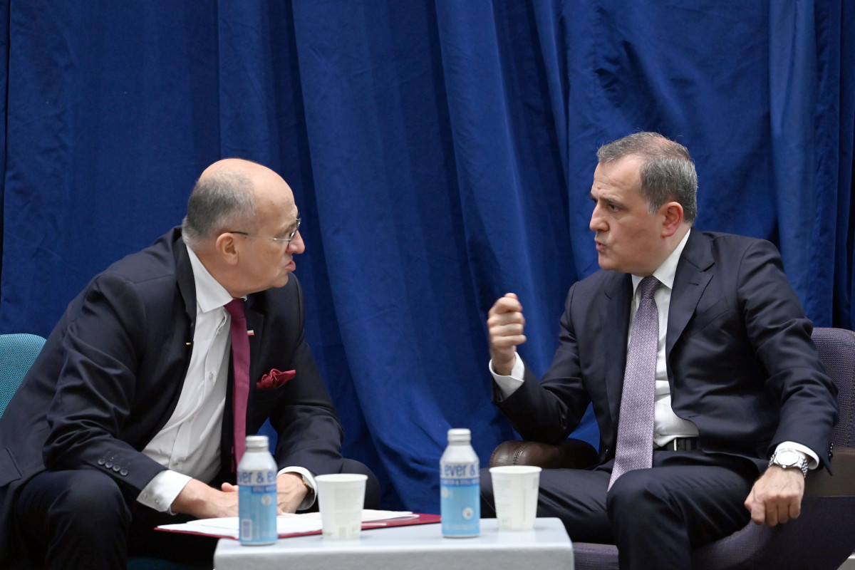 Senior Azerbaijani diplomat discusses Armenian provocations with his Polish counterpart