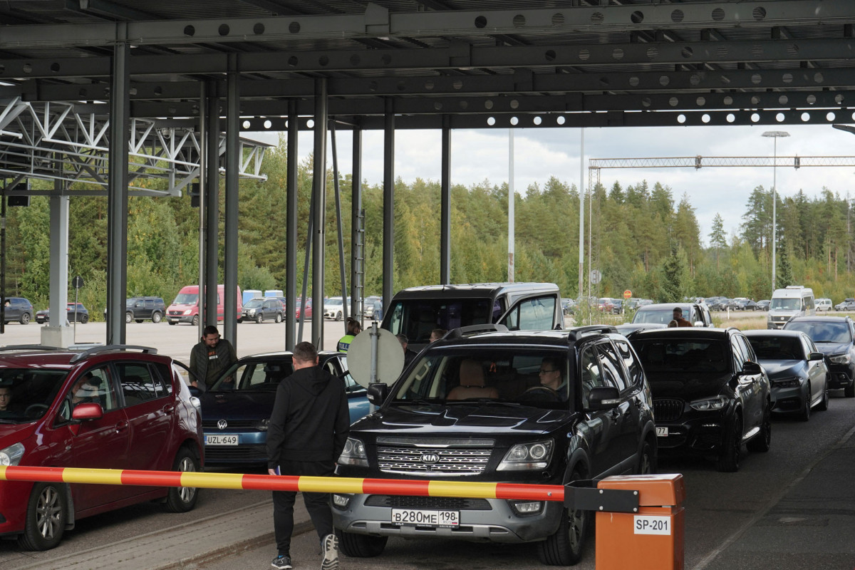 More than 6,400 Russians traveled to Finland by land on Thursday, Finnish official says