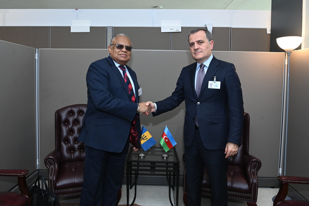 Azerbaijani FM meets with counterparts from Barbados and Guatemala