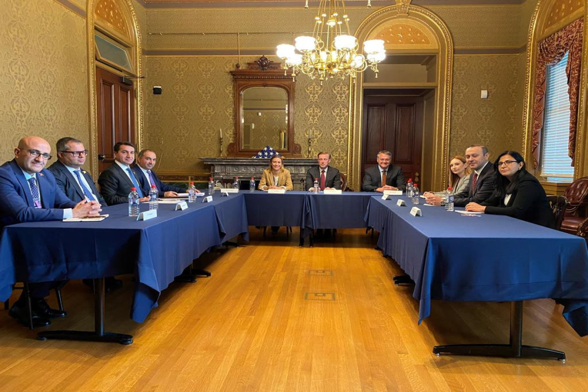 Armenian FM assesses meeting with Azerbaijani FM as effective