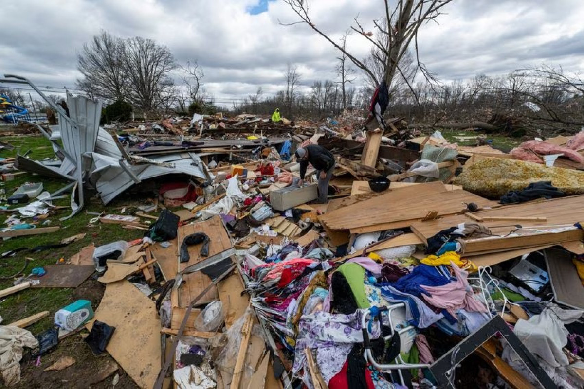 Violent US storms kill at least 32 people