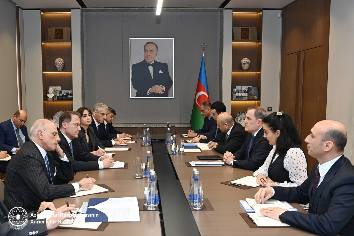 Azerbaijani FM meets with Italian Deputy FM