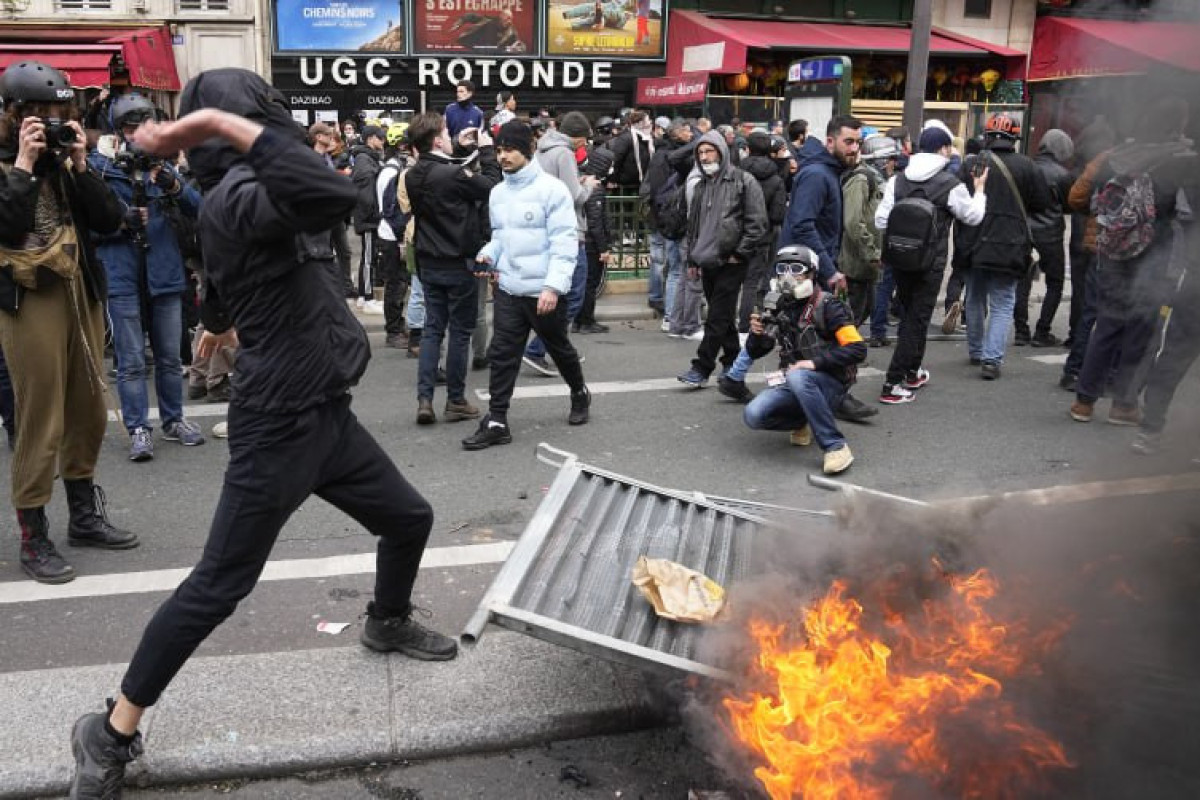 154 police officers injured in France pension reform protests