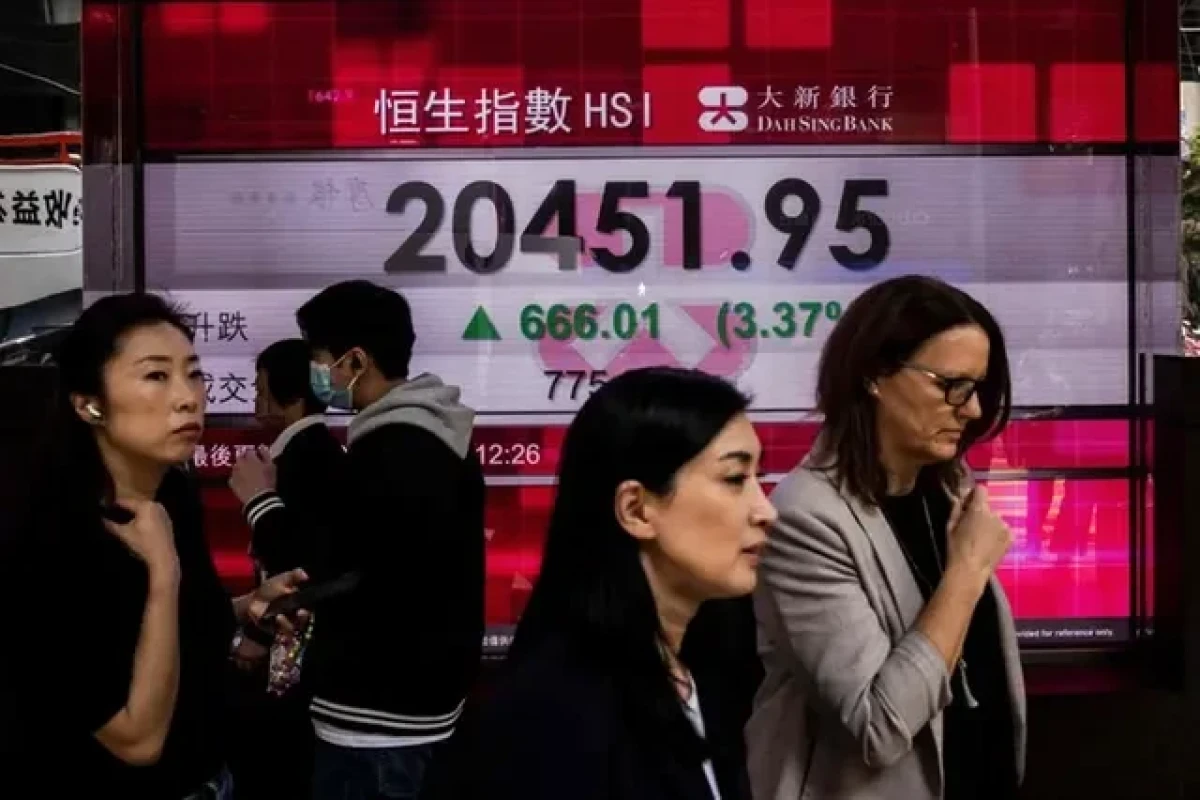 Most Asian markets drop after recession warning, rate hike seen