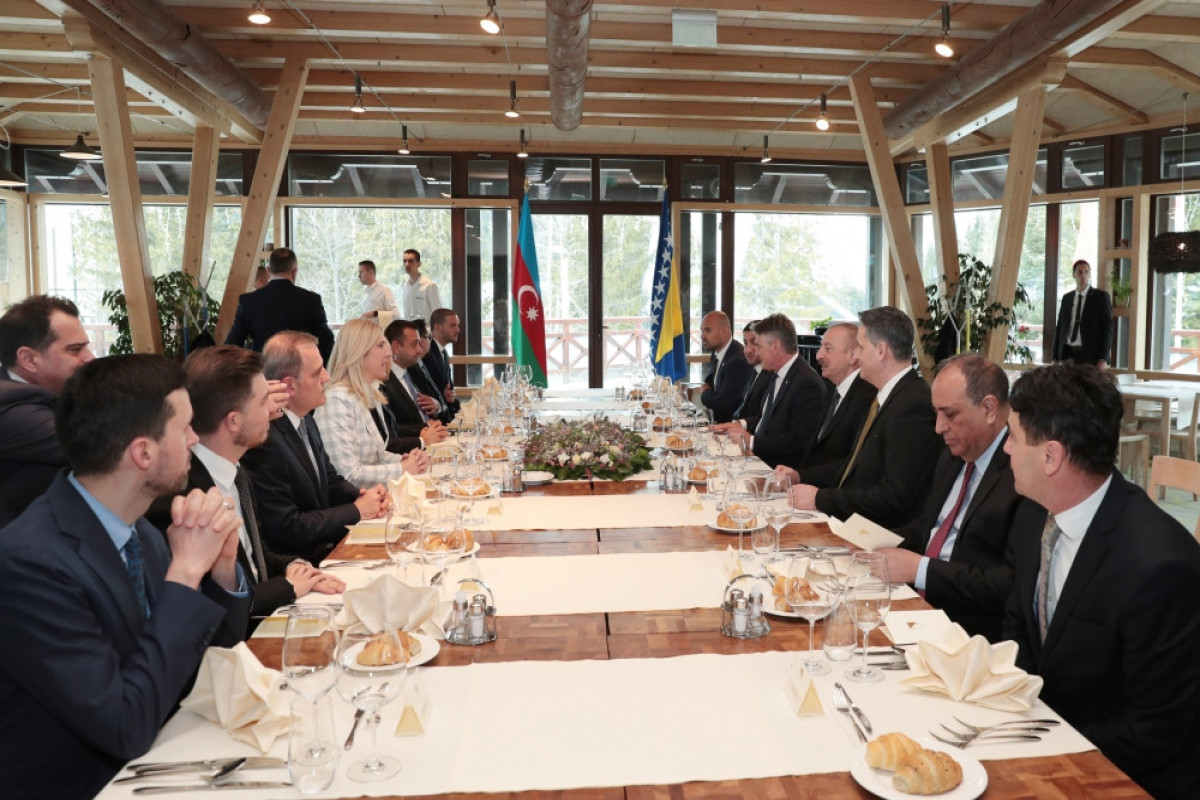Official dinner was hosted on behalf of members of Presidency of Bosnia and Herzegovina in honor of President Ilham Aliyev in Sarajevo