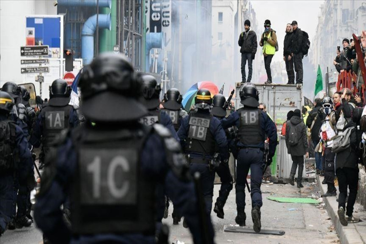 Tensions rise in France after controversial retirement reforms get partial green light-VIDEO 