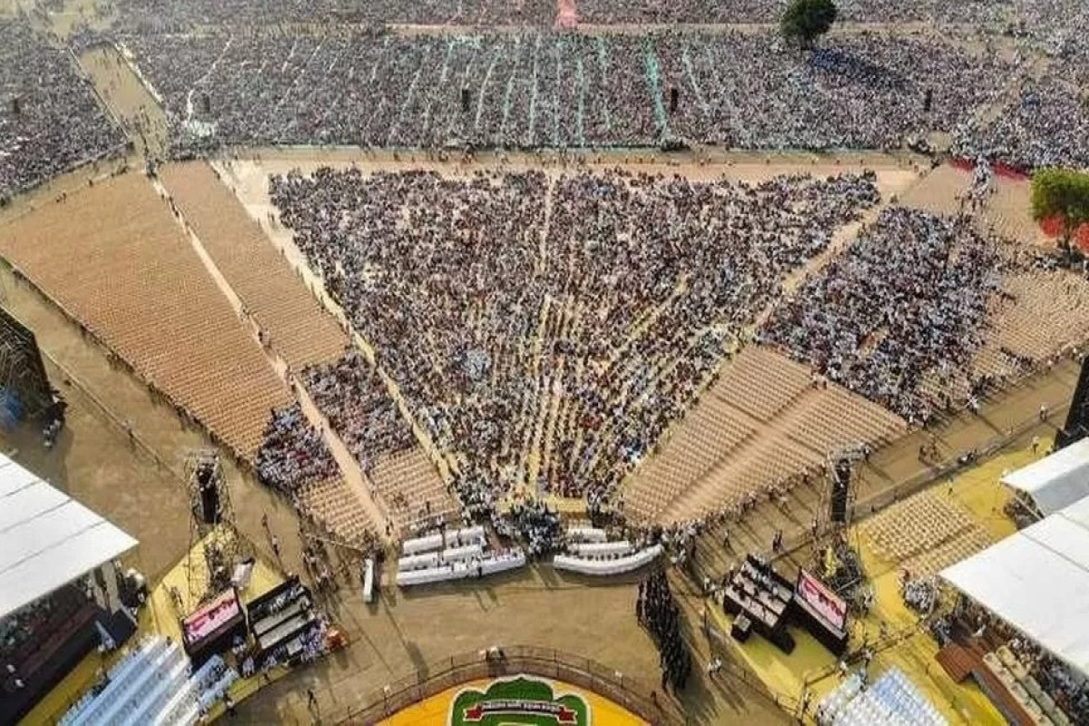 Eleven people die of sunstroke India after open-air award function