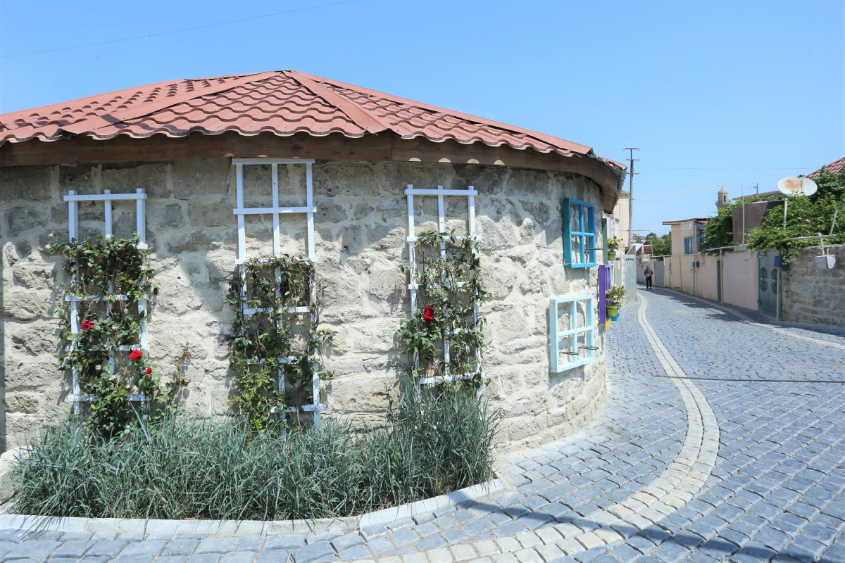 Assistant to Azerbaijani President meets with representatives of Russian community in Balakhani settlement
