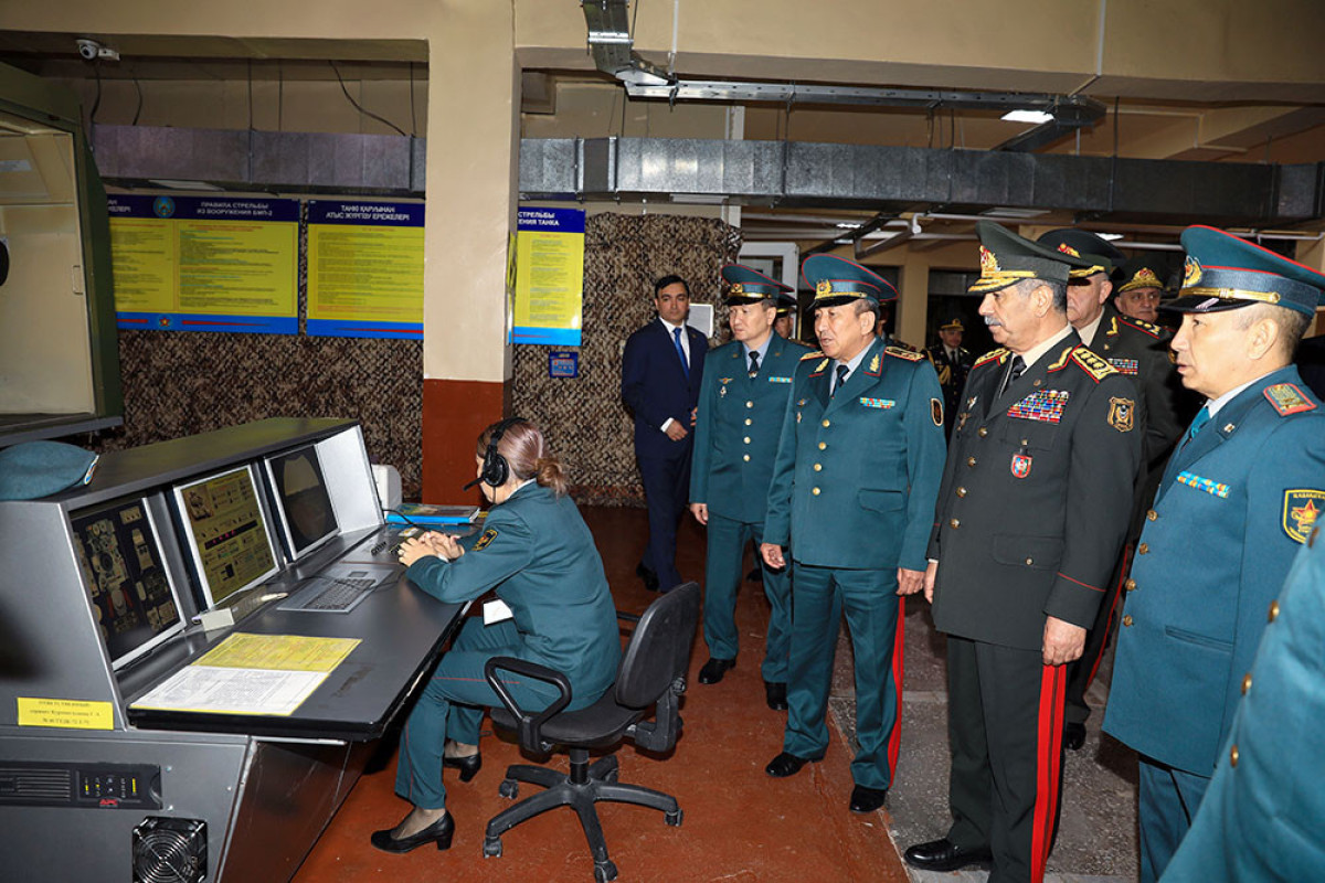 Azerbaijan Defense Minister visited the Military Institute of Land Forces in Almaty-PHOTO 