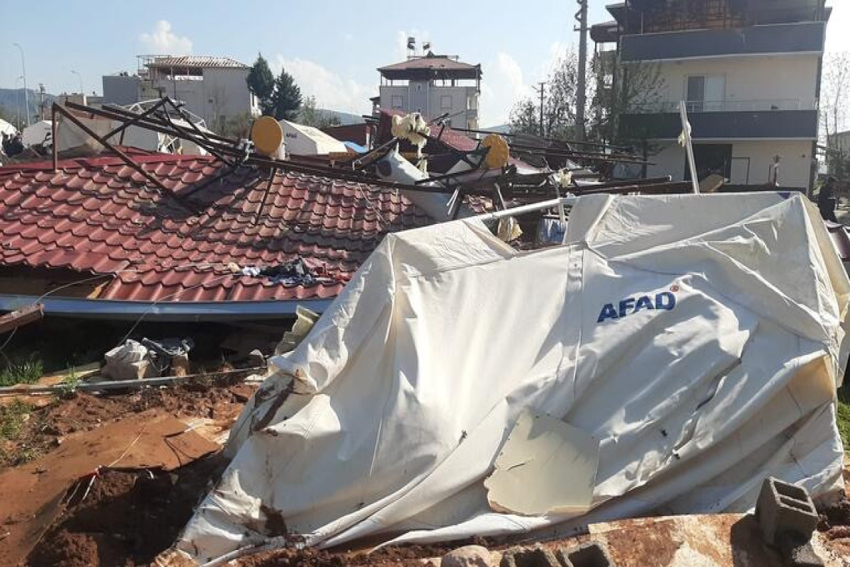 Buildings' roofs blew off in Kaharamanmarash, tents destroyed, 1 people died-UPDATED 