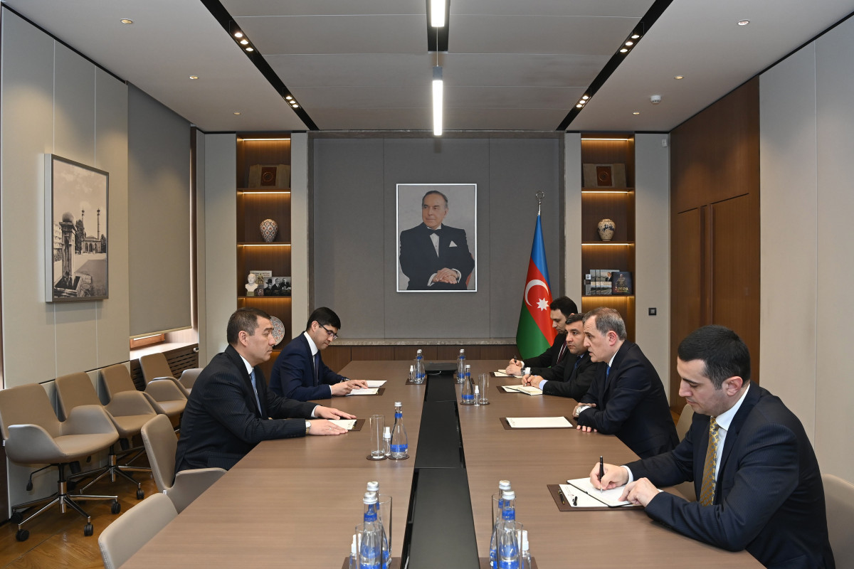 Azerbaijani FM received Kazakh ambassador on the occasion of end of his diplomatic tenure