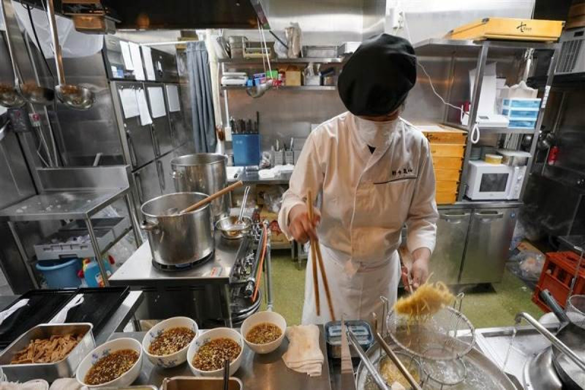Japan's services activity expands in April