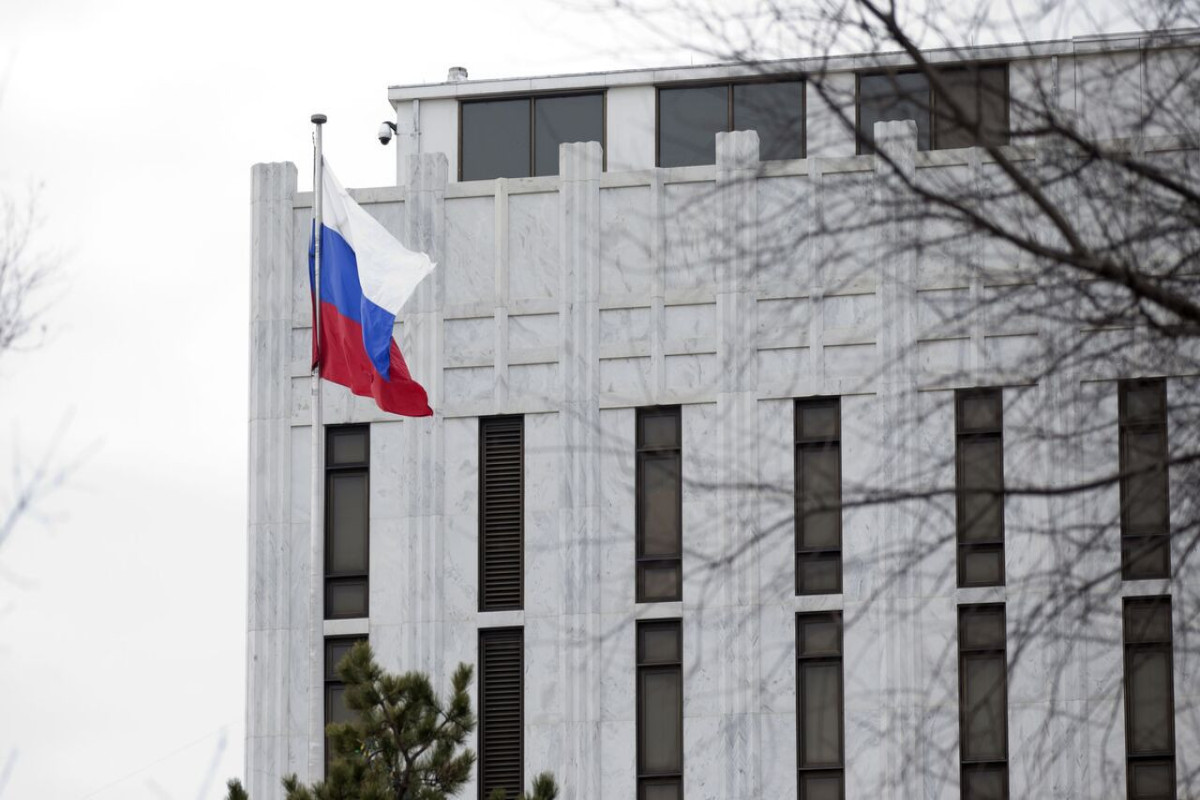 US Secret Service cordons off area near Russian Embassy over suspicious luggage