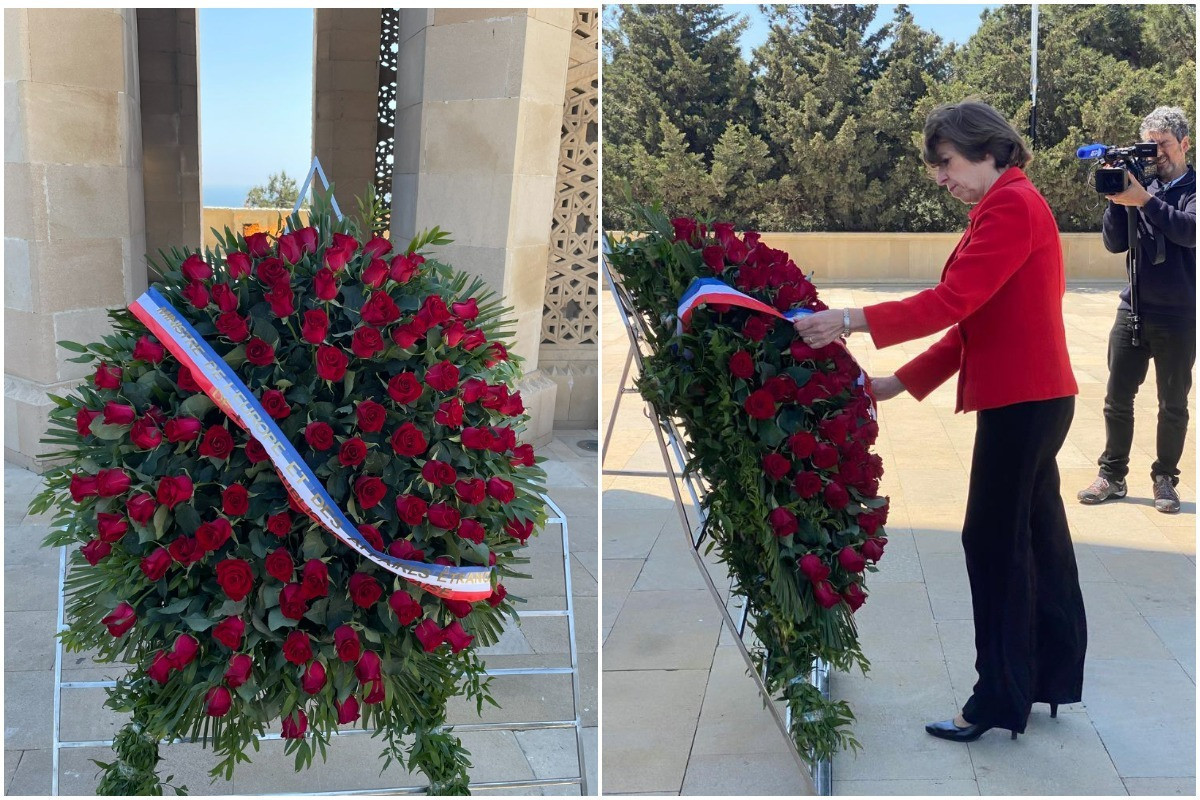 French FM visits Alley of Martys in Baku