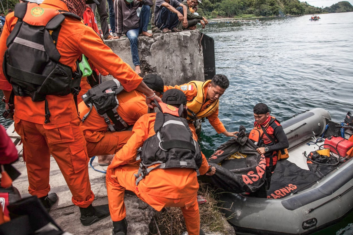 Death toll of Indonesia's sunken overloaded-boat rises to 8