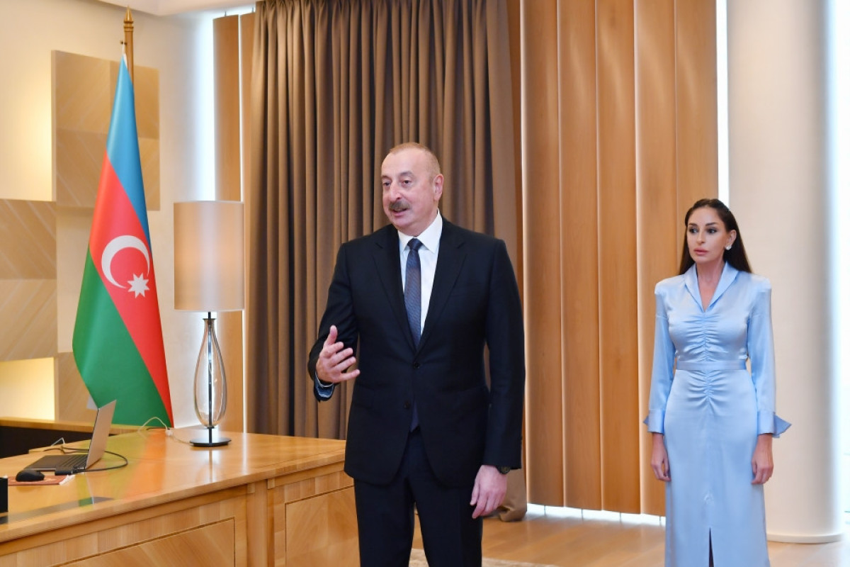 President Ilham Aliyev and First Lady Mehriban Aliyeva met with Turkish athletes who dedicated their victories to Azerbaijan at European Weightlifting Championships-UPDATED 