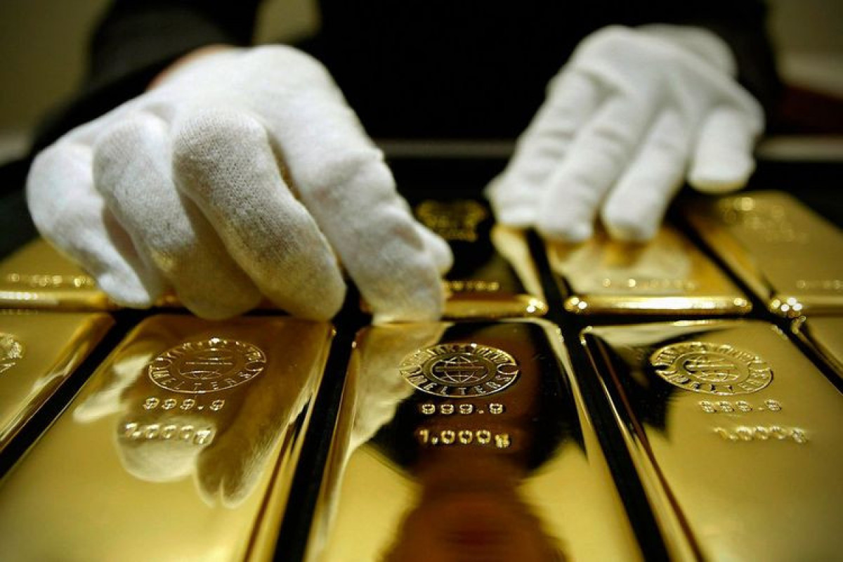 Gold and silver prices drop slightly on world market
