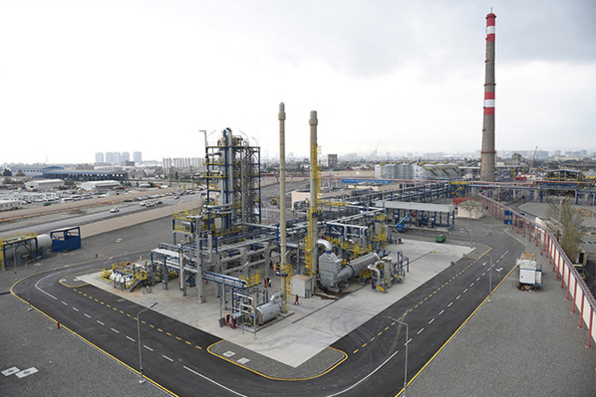 Azerbaijan exempts import of large oil refinery equipment from customs duties