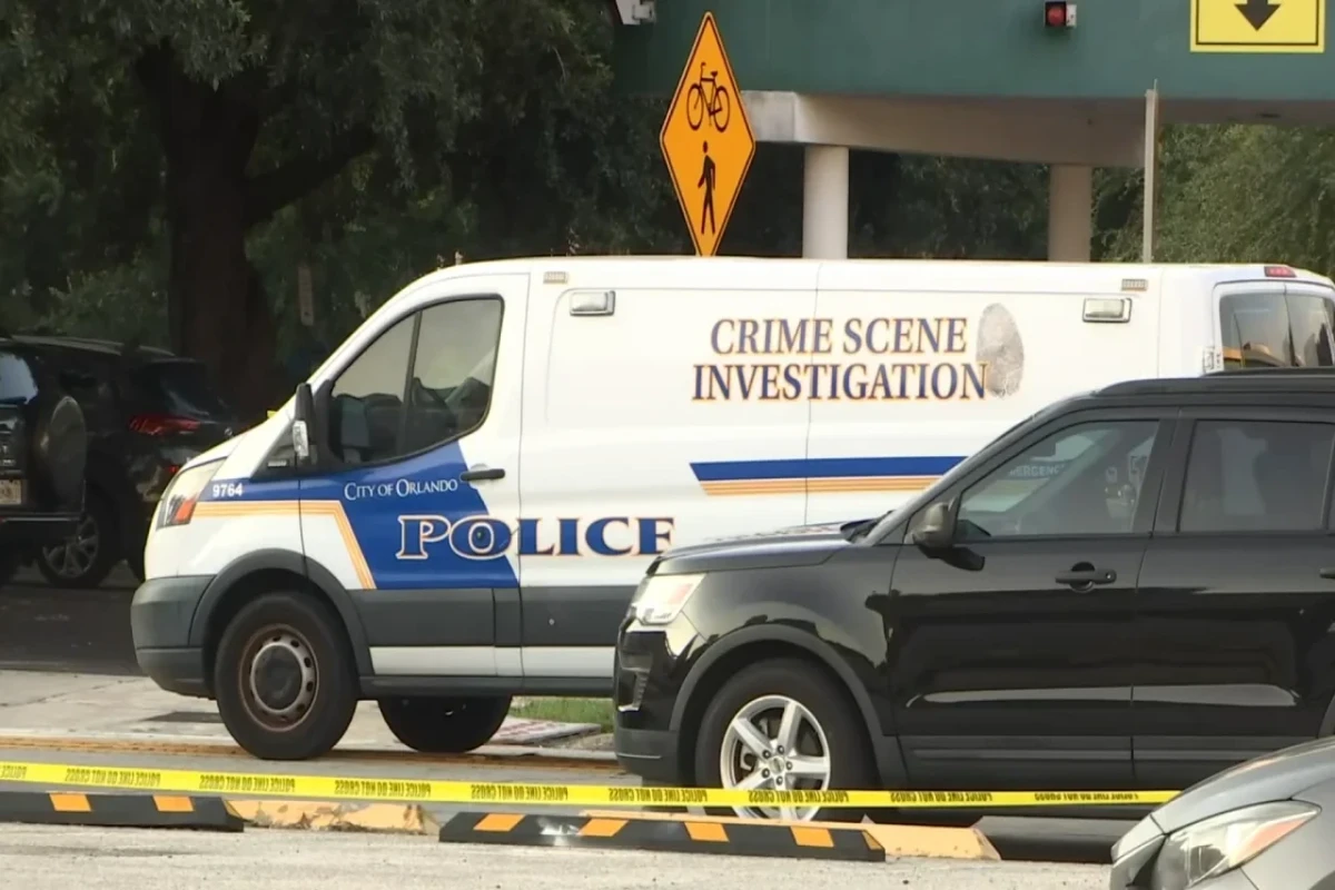 Search for suspect underway after shooting leaves 2 Orlando officers in critical condition