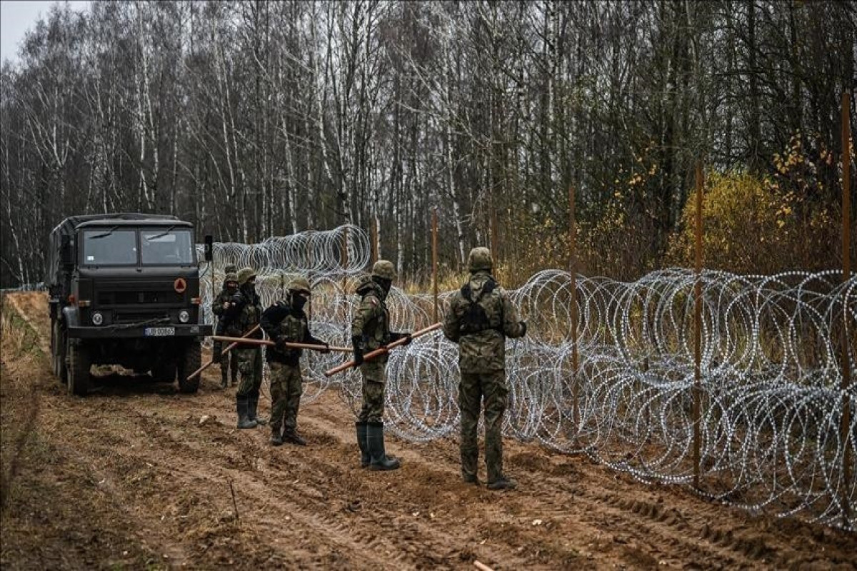 Poland to deploy 1,000 more troops to eastern border with Belarus