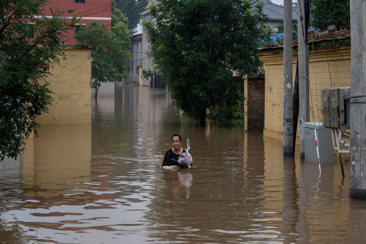 Three killed in China while trying to outrun flash flood