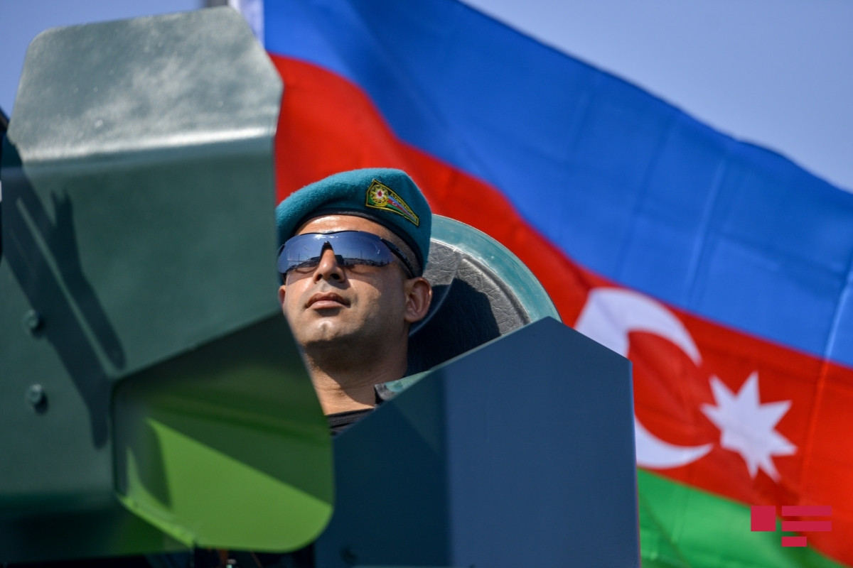 President Ilham Aliyev awards a group of Azerbaijan's State Border Service servicemen