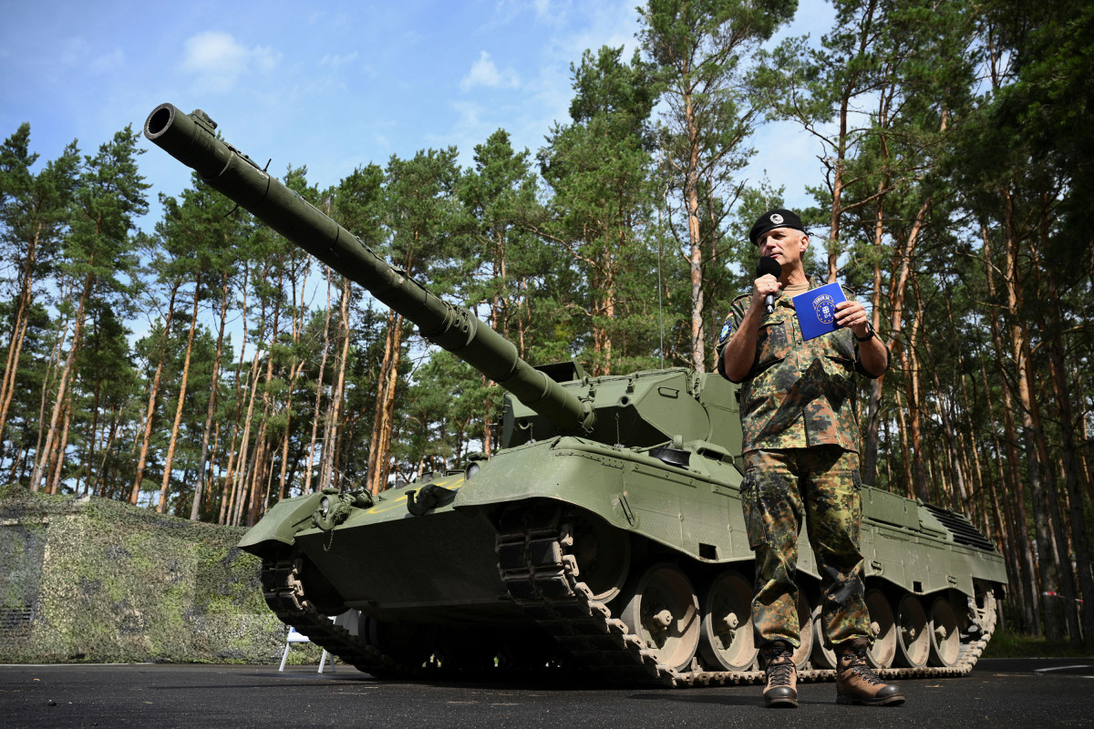 German army trains "highly motivated" Ukrainian soldiers on Leopard tanks near Berlin